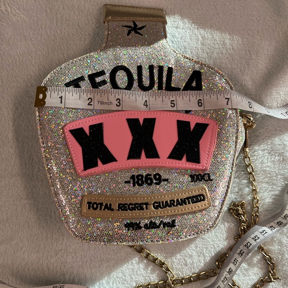 Sam Forever Tequila shaped purse. Silver sparkling with embroidery. Chain strap - Picture 10 of 13